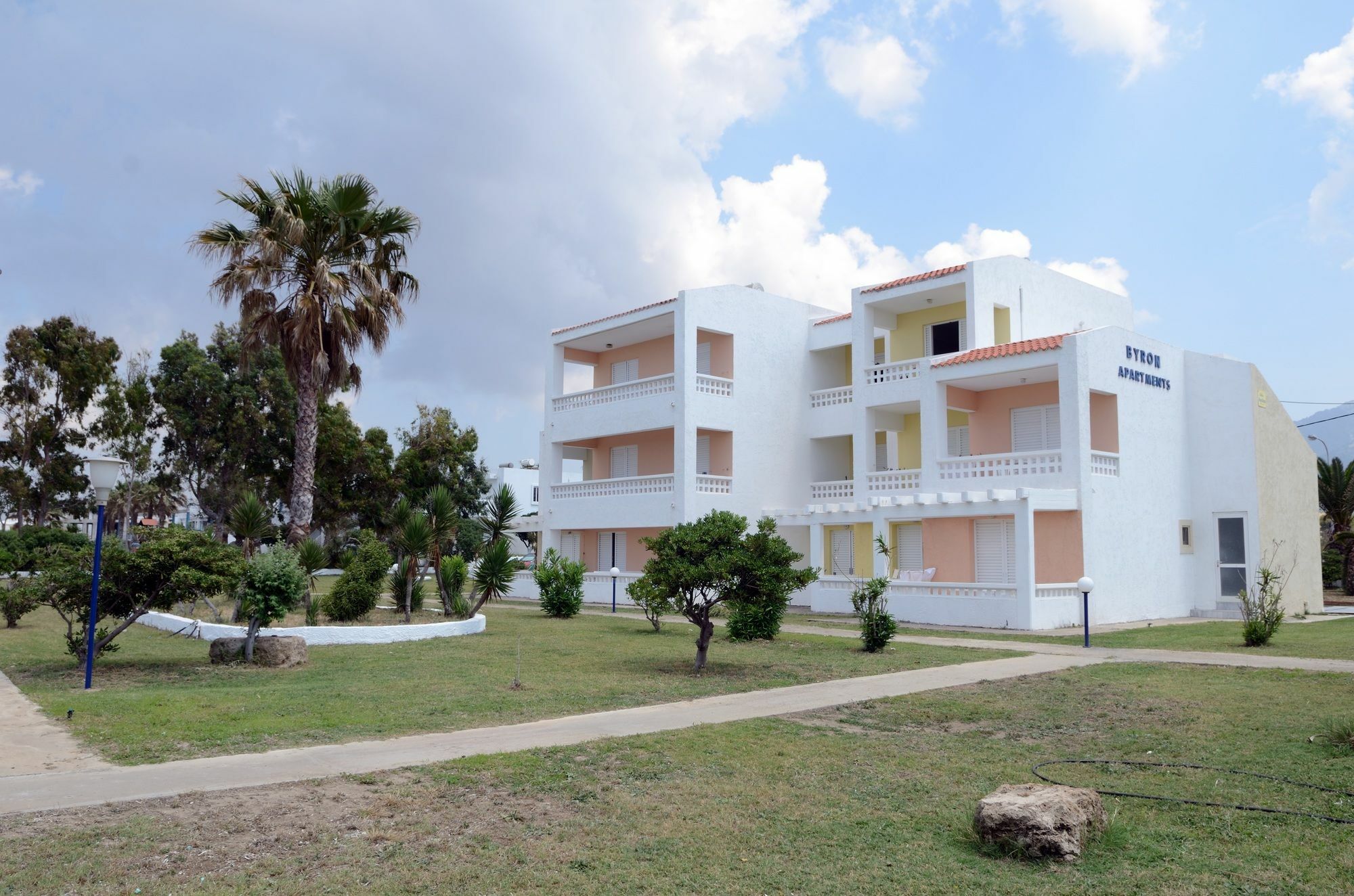 Byron Apartments Tigkaki  Exterior photo